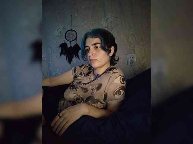 UntouchableSquirtWitch webcam