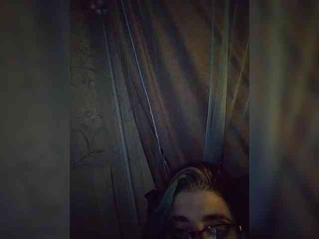 UntouchableSquirtWitch webcam