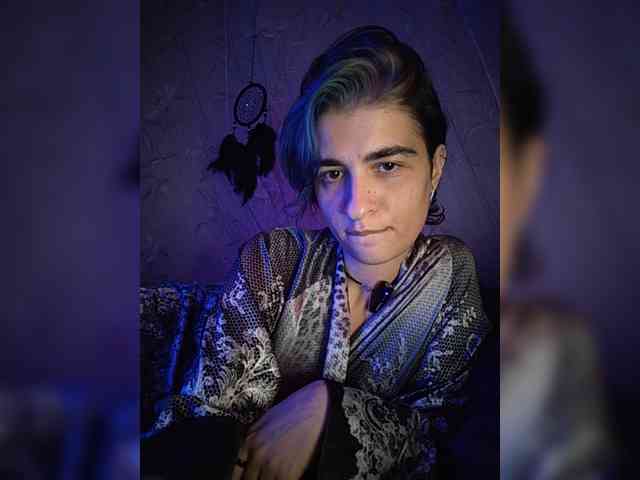 UntouchableSquirtWitch webcam