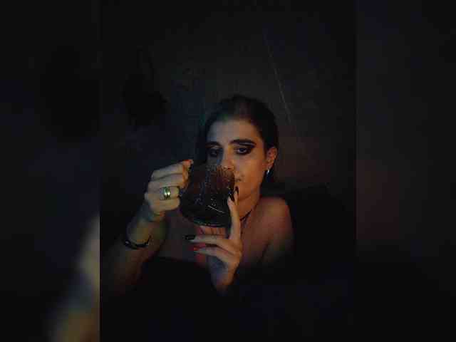 UntouchableSquirtWitch webcam
