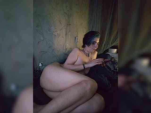 UntouchableSquirtWitch webcam