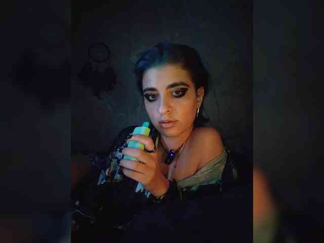 UntouchableSquirtWitch webcam