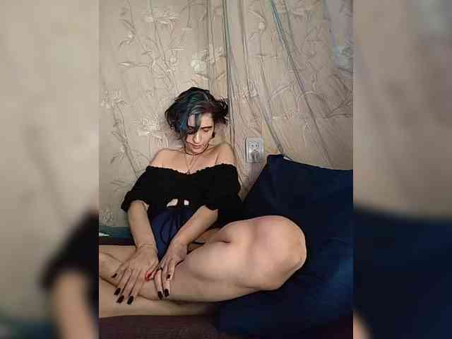 UntouchableSquirtWitch webcam