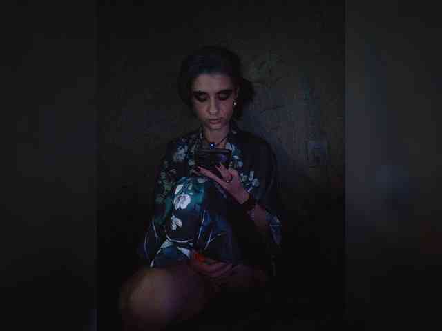UntouchableSquirtWitch webcam