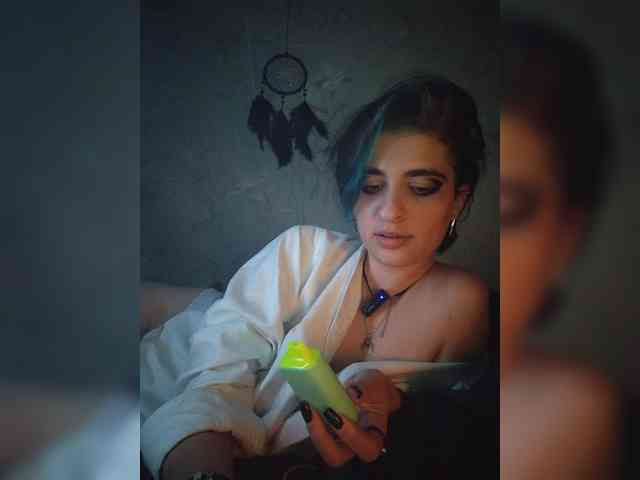 UntouchableSquirtWitch webcam