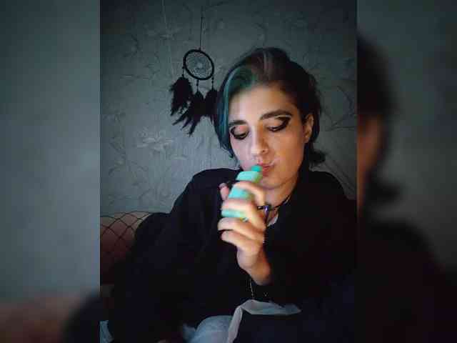 UntouchableSquirtWitch webcam
