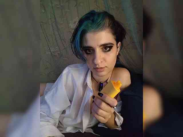 UntouchableSquirtWitch webcam
