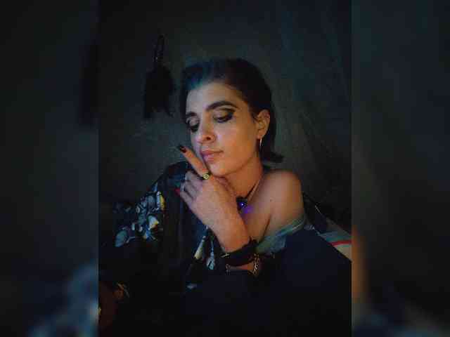 UntouchableSquirtWitch webcam