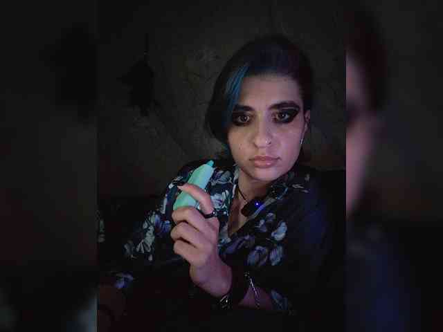 UntouchableSquirtWitch webcam