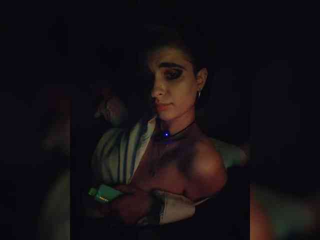 UntouchableSquirtWitch webcam