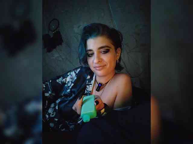UntouchableSquirtWitch webcam