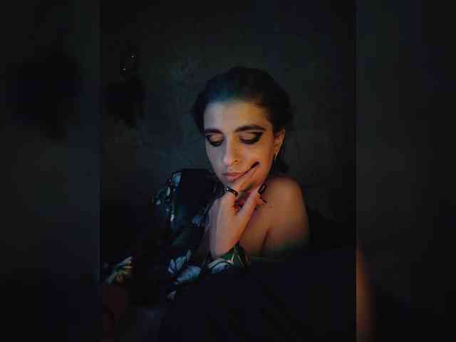 UntouchableSquirtWitch webcam