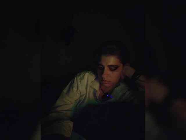 UntouchableSquirtWitch webcam