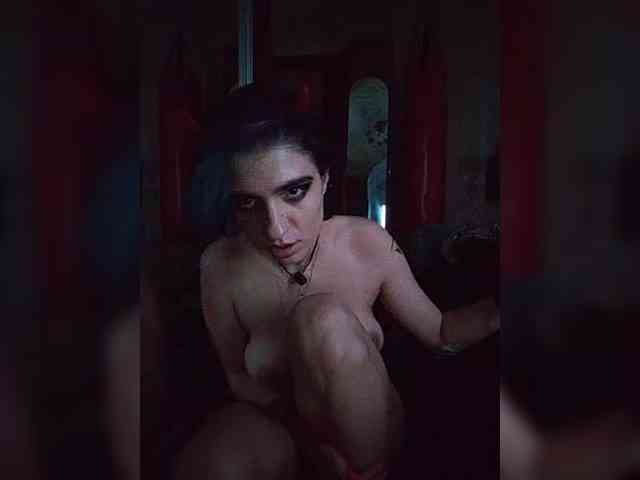 UntouchableSquirtWitch webcam