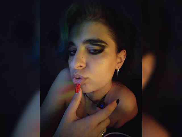 UntouchableSquirtWitch webcam