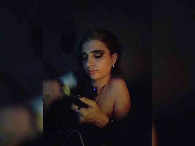 UntouchableSquirtWitch webcam