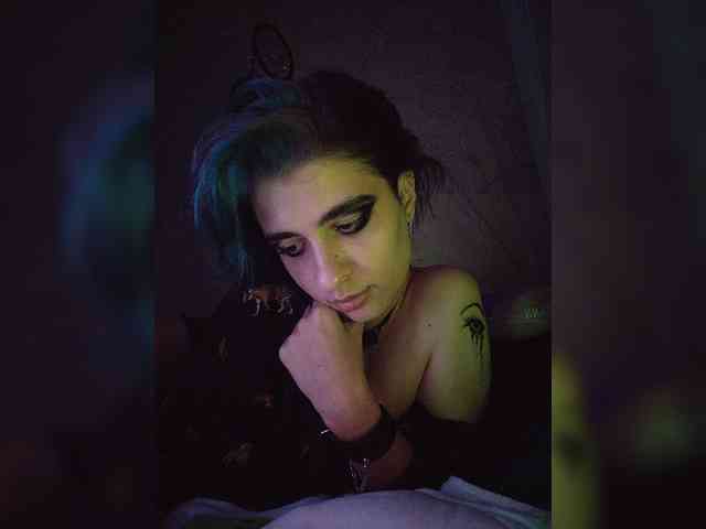 UntouchableSquirtWitch webcam