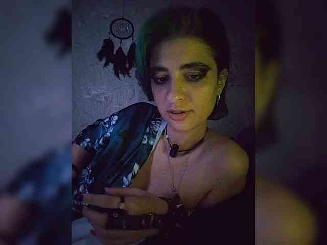 UntouchableSquirtWitch webcam