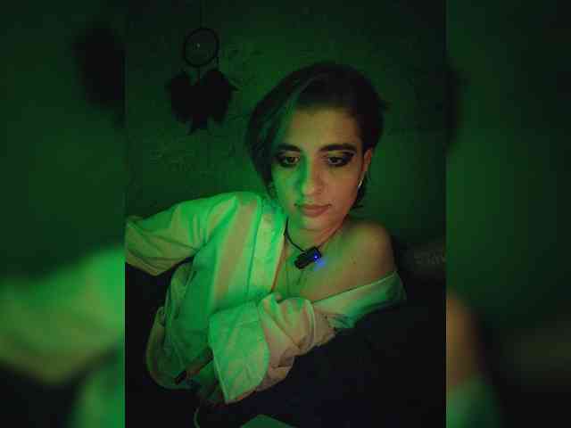 UntouchableSquirtWitch webcam