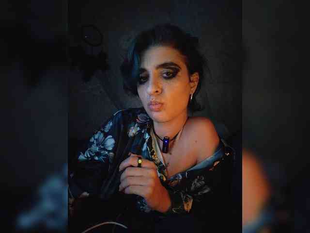 UntouchableSquirtWitch webcam