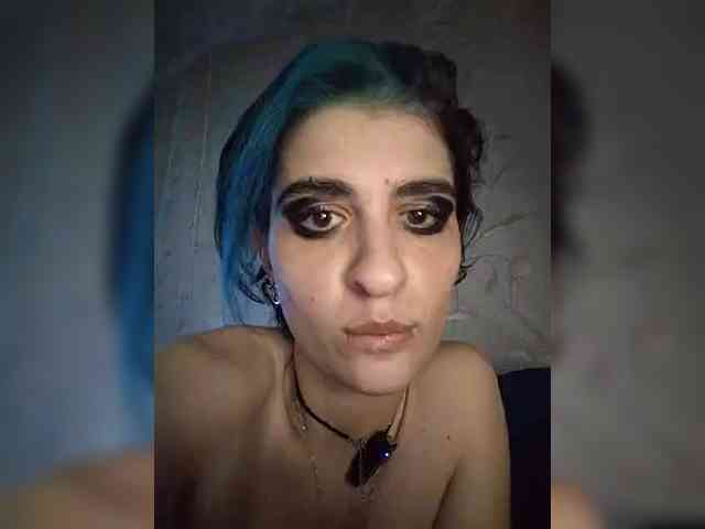 UntouchableSquirtWitch webcam
