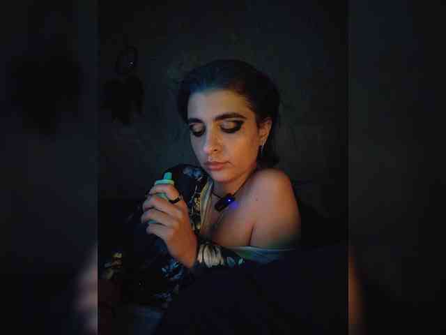 UntouchableSquirtWitch webcam