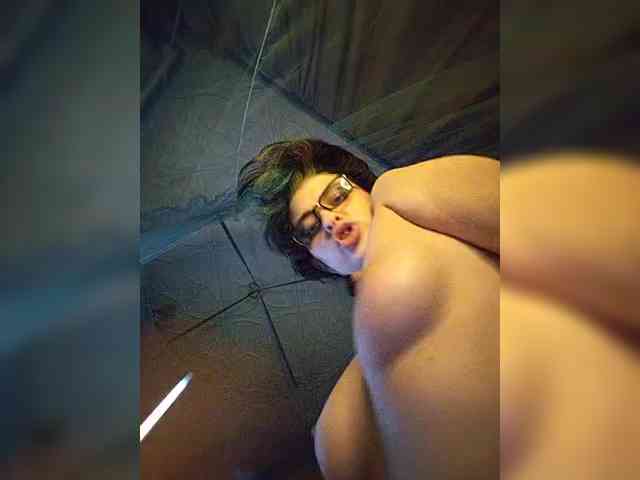 Model: UntouchableSquirtWitch