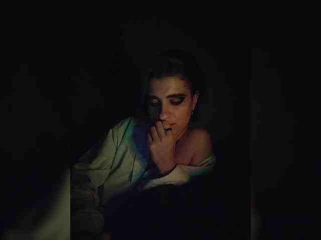 UntouchableSquirtWitch webcam