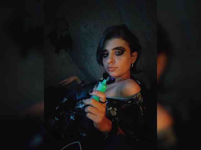 UntouchableSquirtWitch webcam