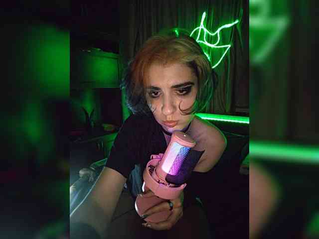 CrazySquirtSiren webcam