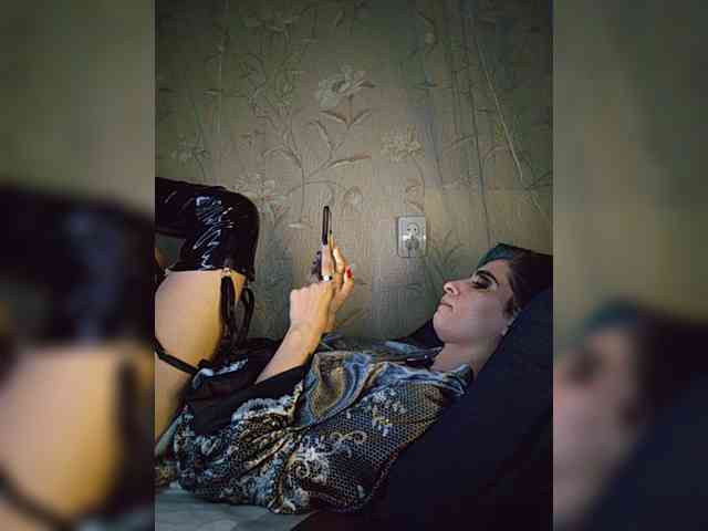 CyberSquirtCuckQueen webcam