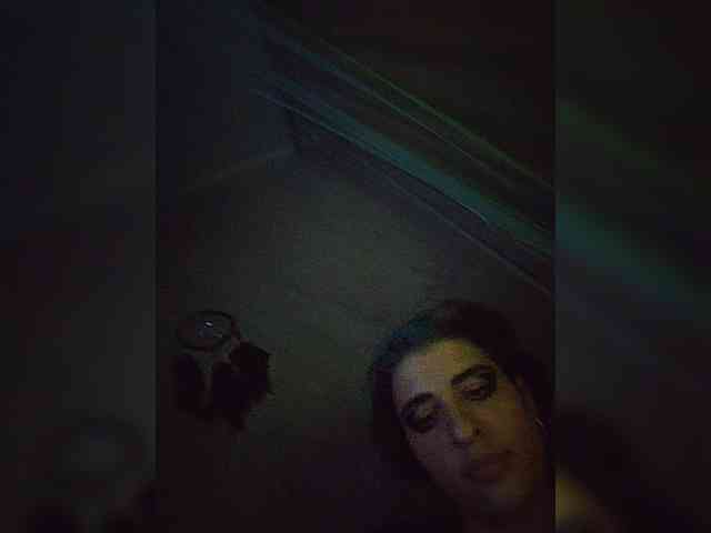 UntouchableSquirtWitch webcam