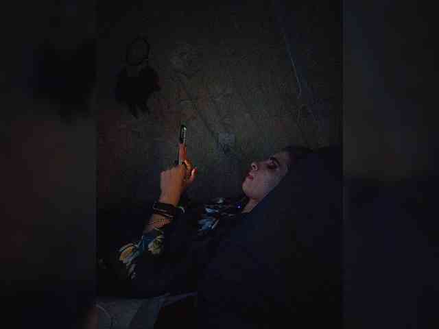 UntouchableSquirtWitch webcam
