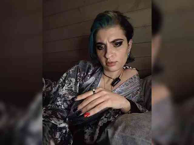 UntouchableSquirtWitch webcam