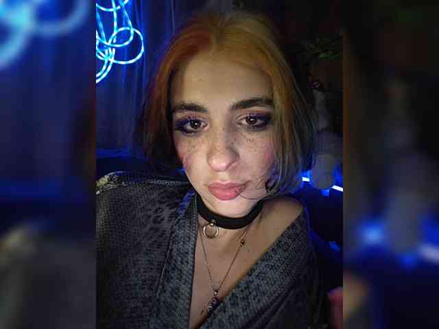 siren_brattyqueen's live room