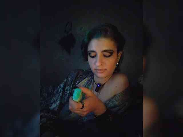 UntouchableSquirtWitch webcam