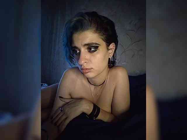 UntouchableSquirtWitch webcam