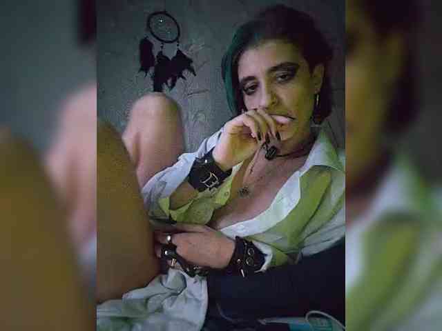 UntouchableSquirtWitch webcam