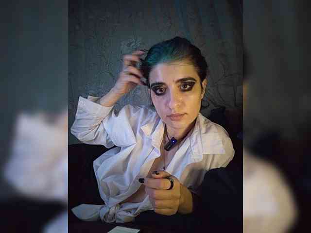 UntouchableSquirtWitch webcam