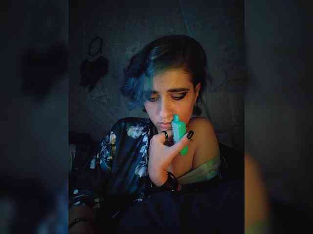 UntouchableSquirtWitch webcam