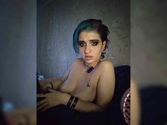 UntouchableSquirtWitch webcam