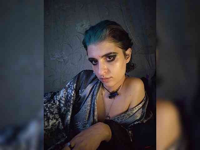 UntouchableSquirtWitch webcam