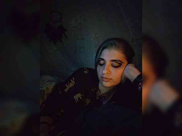 UntouchableSquirtWitch webcam