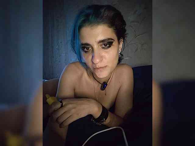 UntouchableSquirtWitch webcam