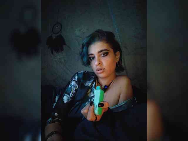 UntouchableSquirtWitch webcam