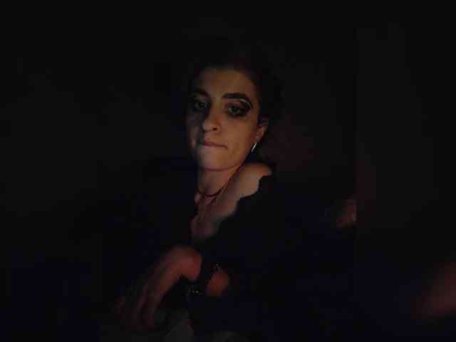 UntouchableSquirtWitch webcam