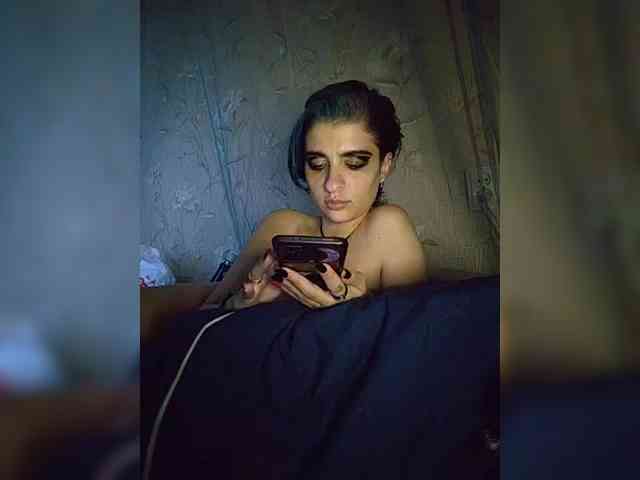 UntouchableSquirtWitch webcam