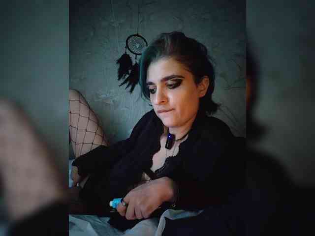 UntouchableSquirtWitch webcam