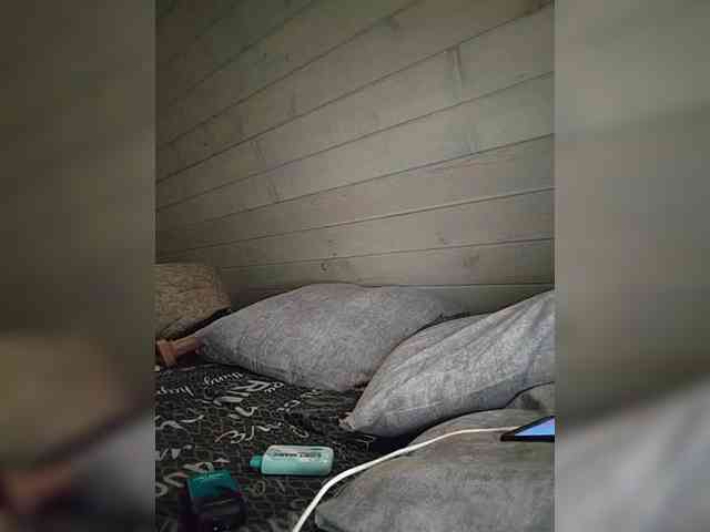 UntouchableSquirtWitch webcam