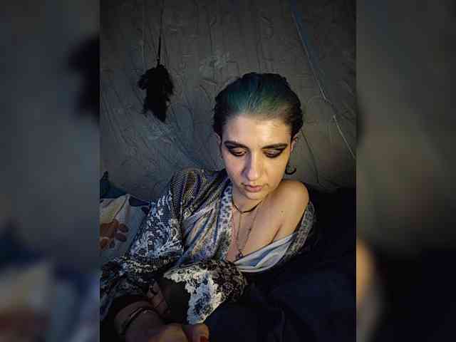 UntouchableSquirtWitch webcam